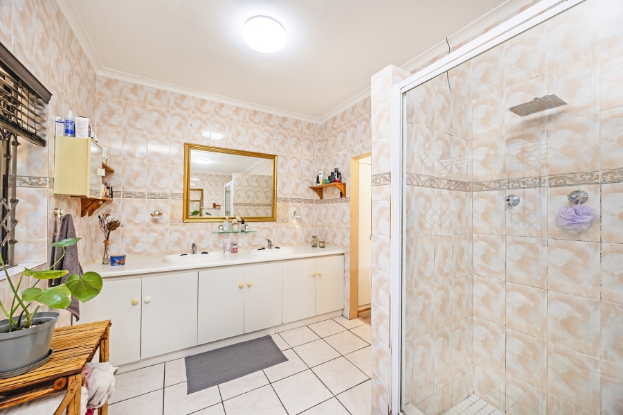 4 Bedroom Property for Sale in Rouxville Western Cape